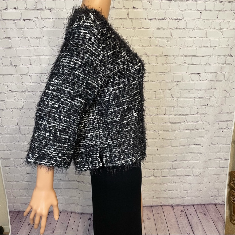 Vince camuto Extremely soft black and white mid-sleeve  sweater size medium - Picture 5 of 13